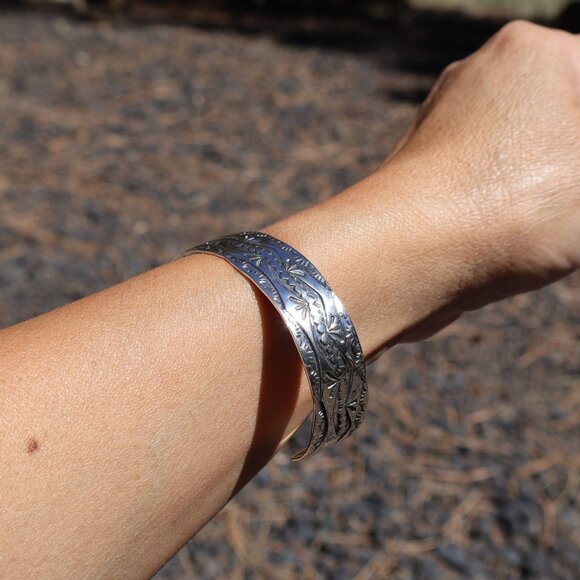 Navajo Handcrafted Bracelets: Native American Sterling Silver Jewelry size 7 *** - Picture 4 of 9